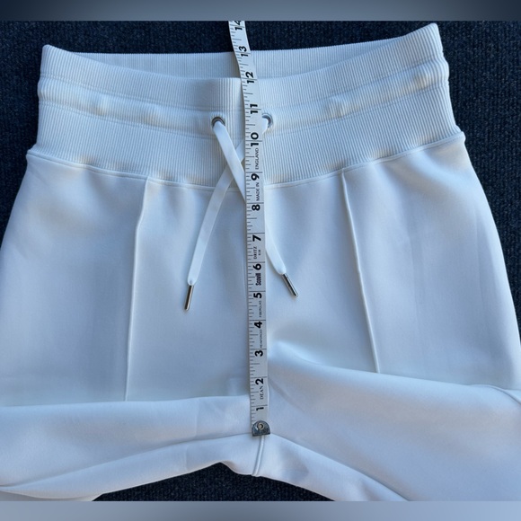 SPANX NWT Heavyair Tapered Pants in Powder Ankle Length Size Small Tall - Picture 8 of 12